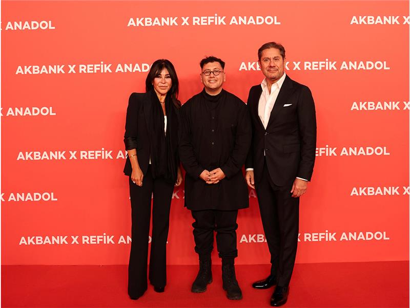 İş ve Sanat Dünyası  Refik Anadol’un Akbank’a Özel Eserinin Açılışında Buluştu