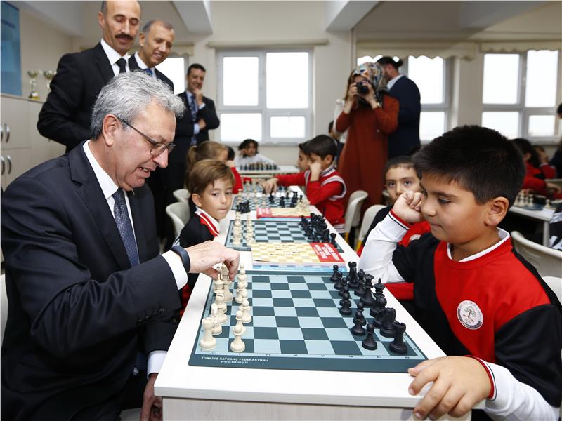 İş Bankası 25 bininci satranç sınıfını açtı