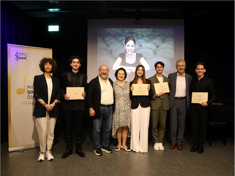 İş Sanat’ın Parlayan Yıldızları Ödüllerini Aldı
