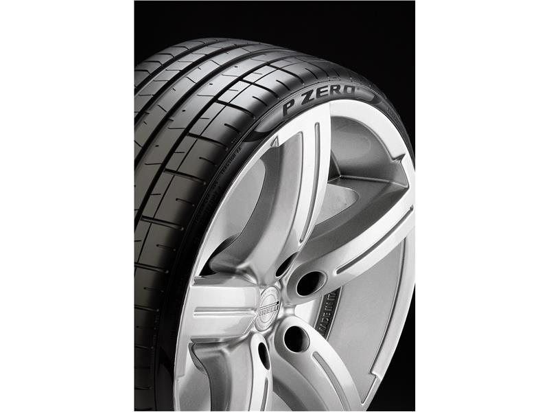 PIRELLI YENİ BMW 8 SERİSİ İÇİN 78 ÖZEL LASTİK GELİŞTİRDİ