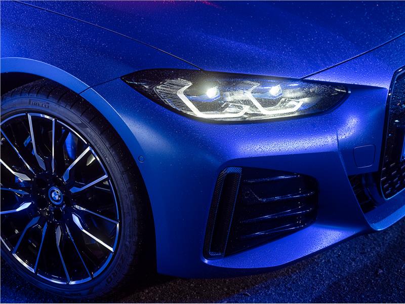 BMW i4 M50 PIRELLI P ZERO ELECT DONANIMLI İLK BMW M ELEKTRİKLİ ARAÇ OLACAK