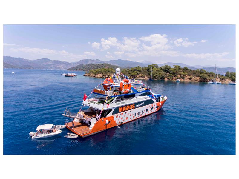 Migros, Tam Donanımlı Yüzen Mağazası “Migros Deniz Market” ile Müşterilerine Denizde de Hizmet Sunuyor