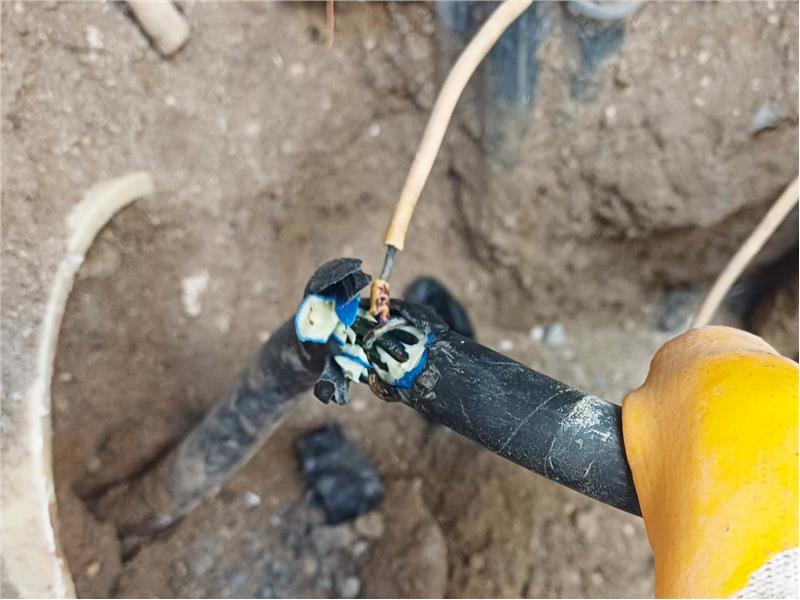 Dicle Elektrik’ten Yer Altındaki Kaçak Bağlantıya Müdahale