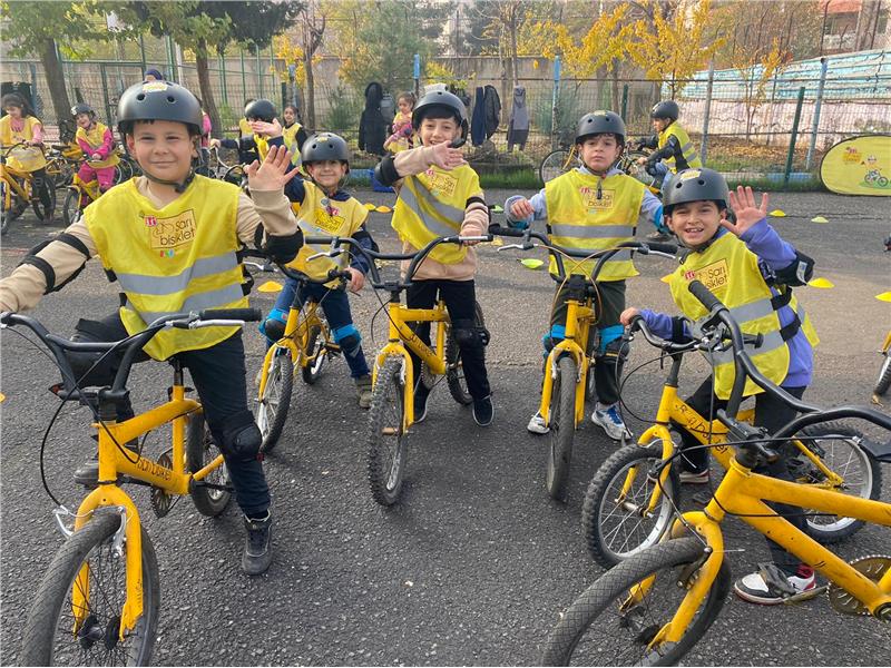 ETi Sarı Bisiklet Hareketli Yaşam Seminerleri’nin son durağı Diyarbakır oldu