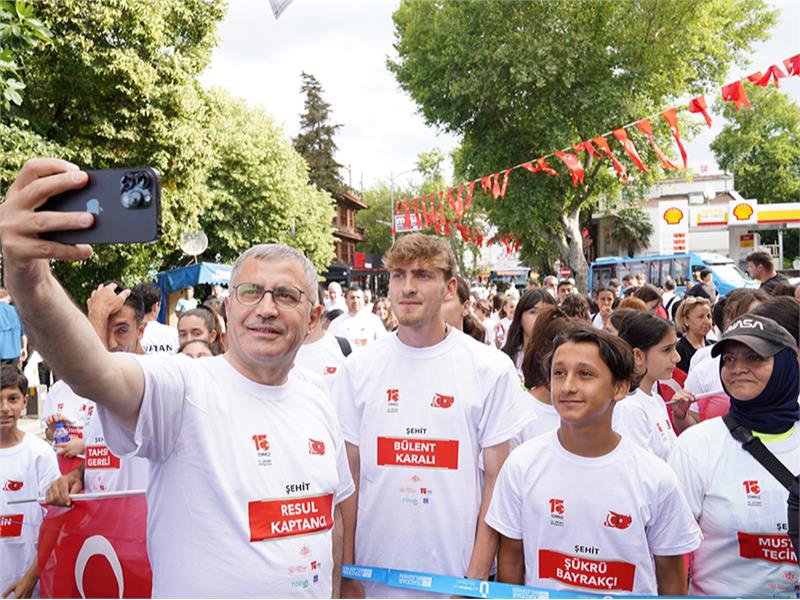 İSTANBUL ÜSKÜDAR’DA 15 TEMMUZ ŞEHİTLERİ "VATAN KOŞUSU" İLE ANILDI