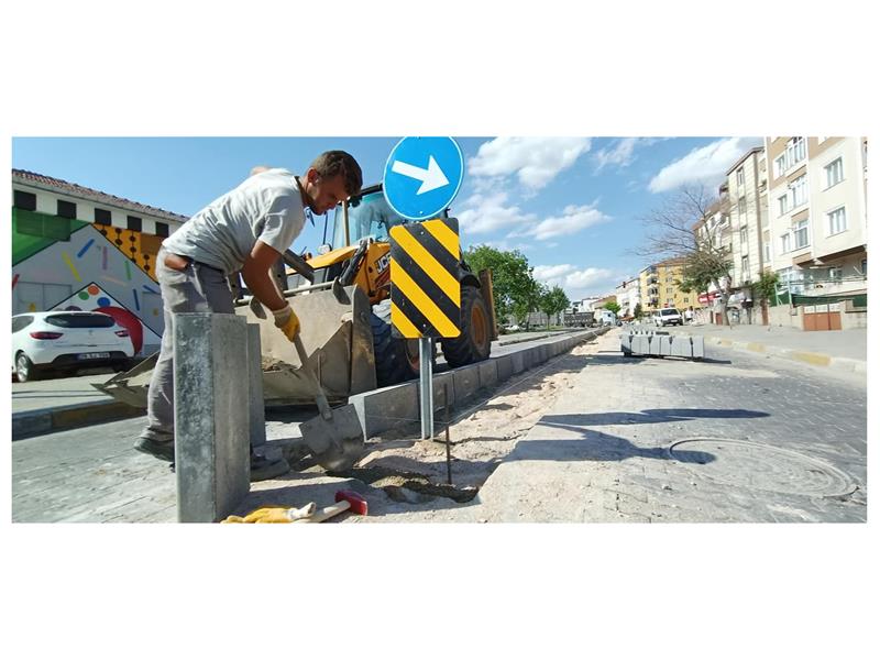 Eski İstasyon Caddesi’nde refüj çalışması