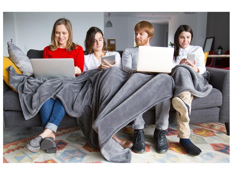 Birlikte yaşayın ve paylaşın: Türkiye’de tüketicilerin %29’u yayın servislerini evindekilerle paylaşırken, %40’ı ise ev arkadaşlarının dijital alışkanlıklarından endişe duyuyor