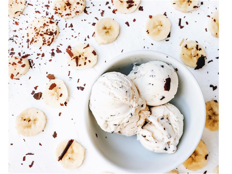 Kahve Dünyası’ndan Kışın Son Ayına Özel Lezzet:  Çikolata Parçalı Muzlu Dondurma!