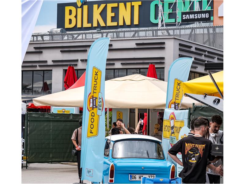 FOOD TRUCK FEST İLK GÜNÜNDE GASTRONOMİ SEVERLERİ AĞIRLADI.