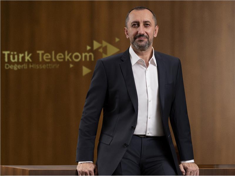 TÜRK TELEKOM’UN “TABLOLAR KONUŞUYOR DİJİTAL RESİM SERGİSİ” SANATIN KALBİ AKM’DE 