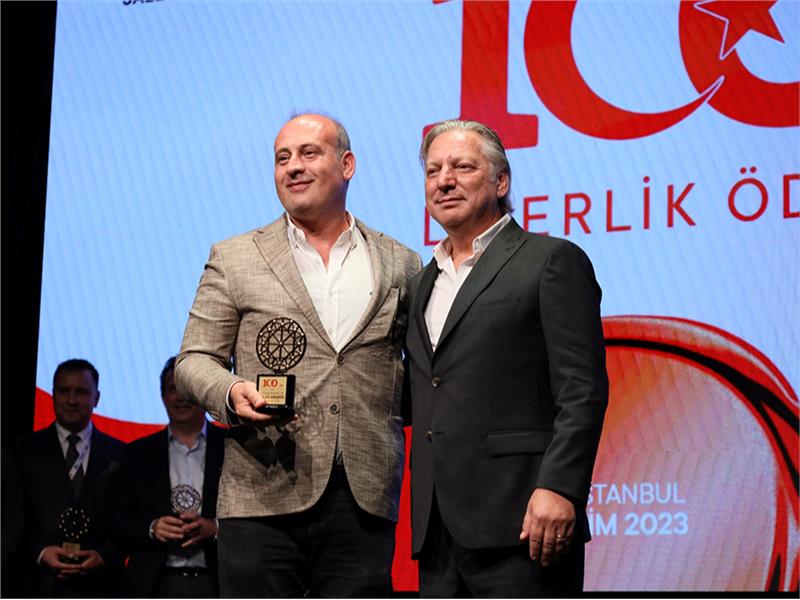 Teksüt Satış ve Pazarlama Direktörü  Murat Keleş’e 100. Yıl Liderlik Ödülü