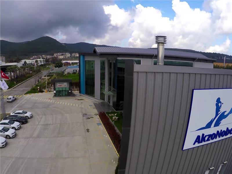 AkzoNobel’in İzmir’deki üretim tesisi otomotiv boyalarında uluslararası sertifika aldı
