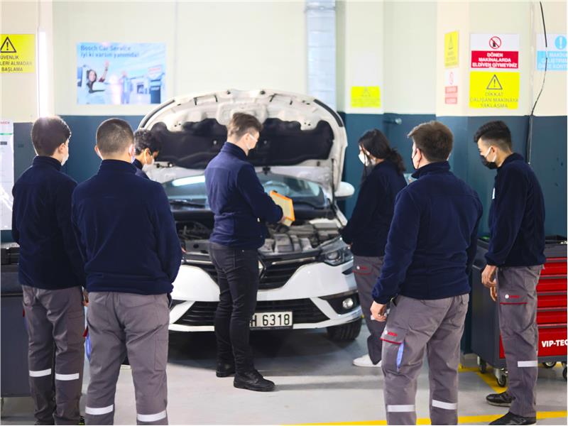 Bosch Car Service, ilk defa bir okulda hizmet veriyor