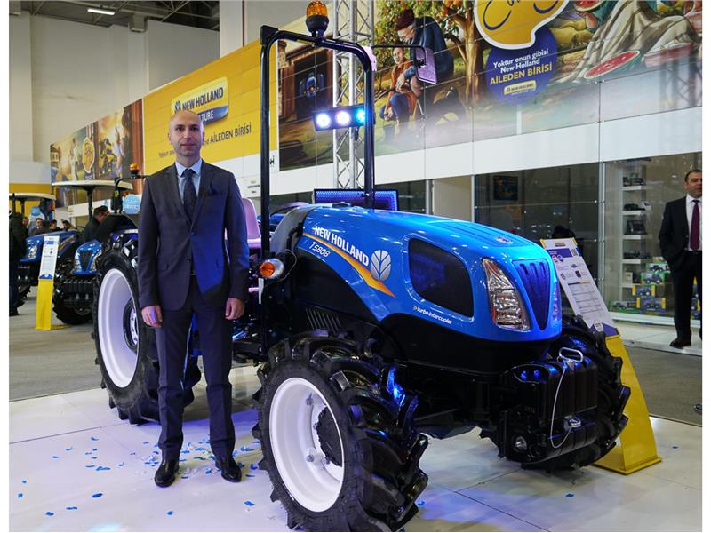 Tarım ve Orman Bakanı Bekir Pakdemirli, İzmir AgroExpo 2019 Fuarı New Holland Standında