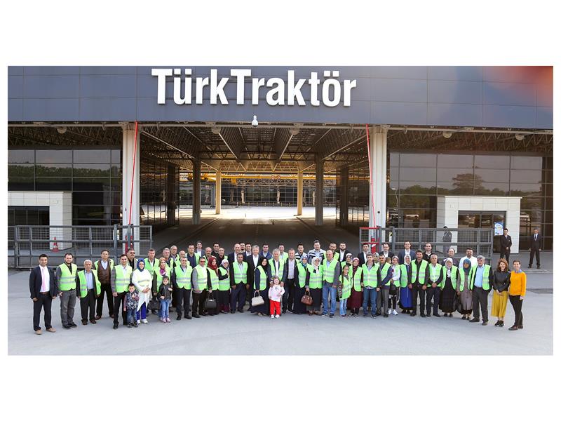 TÜRKTRAKTÖR, DÜNYA ÇİFTÇİLER GÜNÜ'NDE ÇİFTÇİLERİ AĞIRLADI