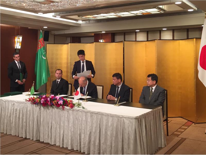 Rönesans Holding’ten Türkmenistan’a bir yatırım daha Rönesans Holding’in de içinde bulunduğu konsorsiyum, Türkmenistan’da fosfor gübresi üretmek üzere kurulacak tesis için çerçeve anlaşma imzaladı.