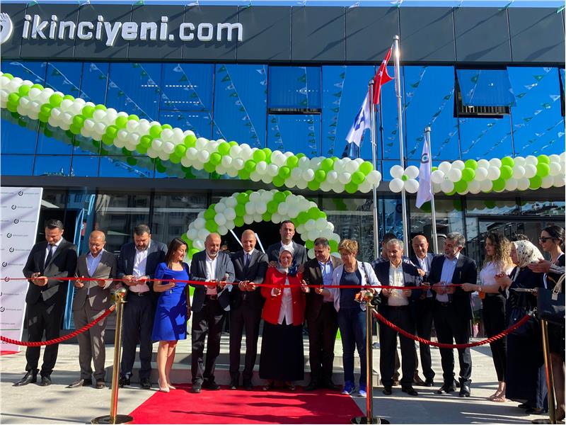 ikinciyeni.com, bayileriyle büyümeye devam ediyor