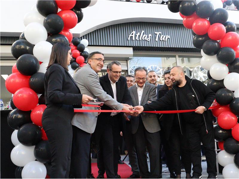 Bridgestone’un ayrıcalıklı hizmet konseptli mağazası Performance Center, İstanbul Anadolu yakasında açıldı