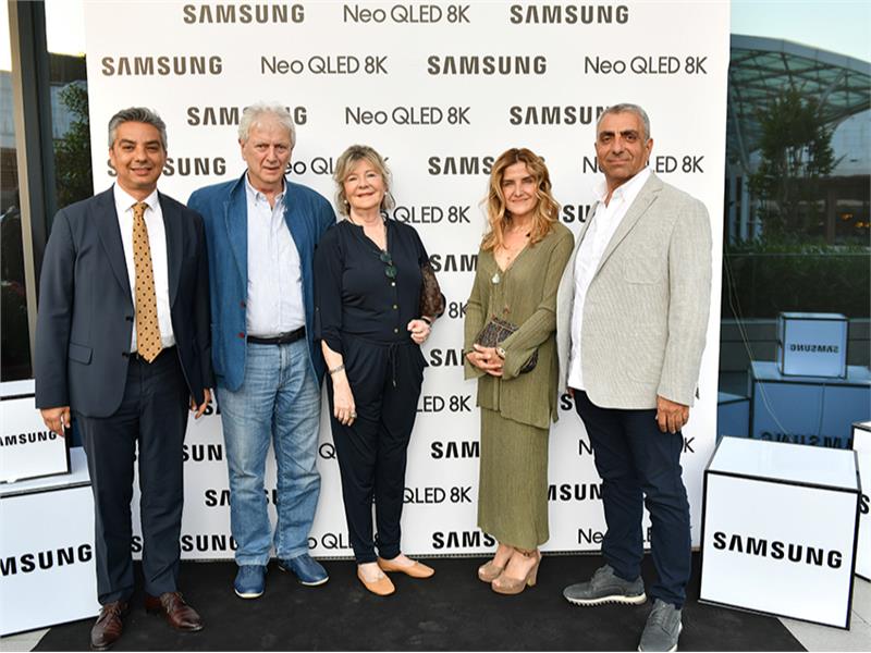 Samsung, Nükhet Duru’nun eşsiz sahne performansıyla   2023 model televizyonlarını İzmir’de tanıttı