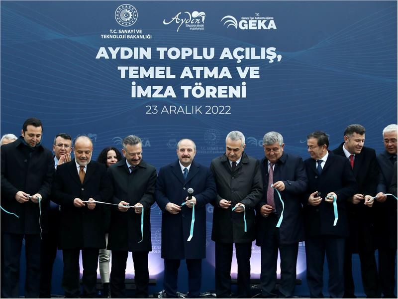QUA Granite’in yeni üretim hatları Sanayi Bakanı Mustafa Varank’ın katılımıyla açıldı