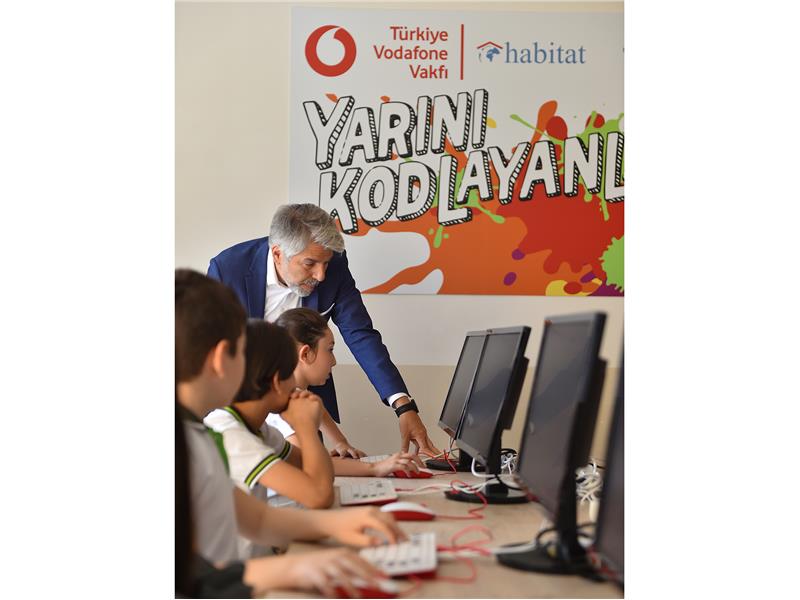 VODAFONE E-ATIKLARIN GERİ DÖNÜŞÜMÜYLE 8 BİN ÇOCUĞUN HAYATINA DOKUNDU