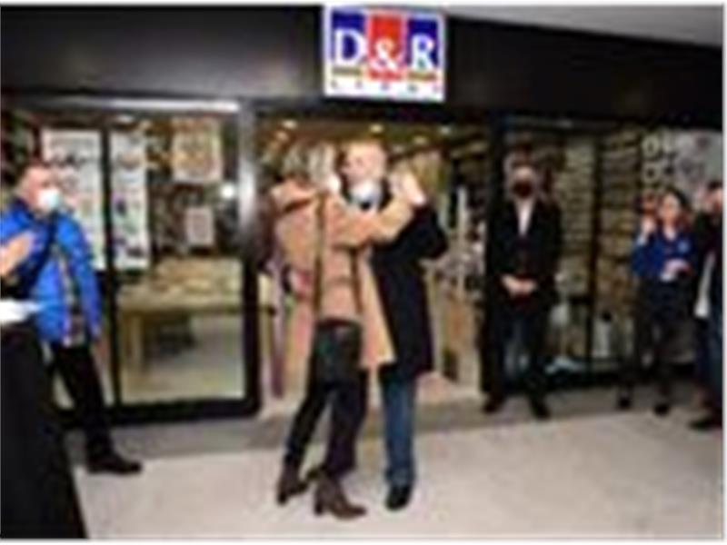 D&R Urla mağazası   Prof. Dr. İlber Ortaylı ile kapılarını açtı