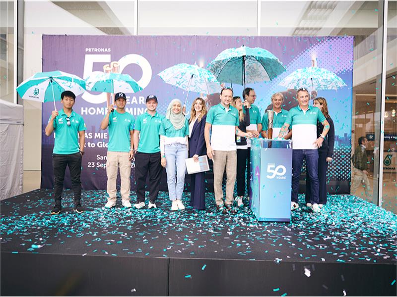 PETRONAS İTALYADA EVE DÖNÜŞ MEŞALESİ TAŞIMA TÖRENİYLE 50. KURULUŞ YILDÖNÜMÜNÜ KUTLUYOR