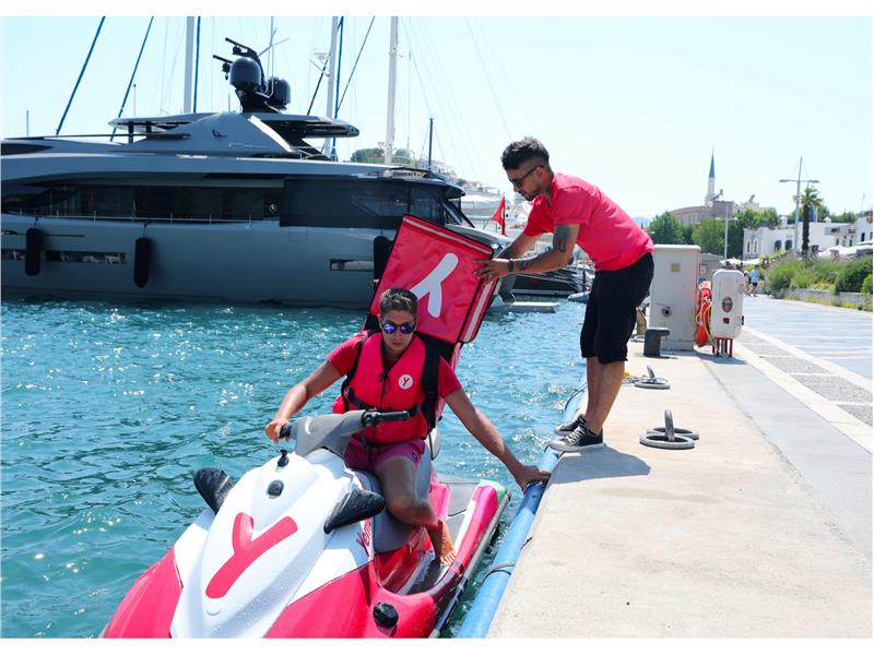 Yemeksepeti, Marmaris Koylarında Jet Ski ile Teslimata Başladı!