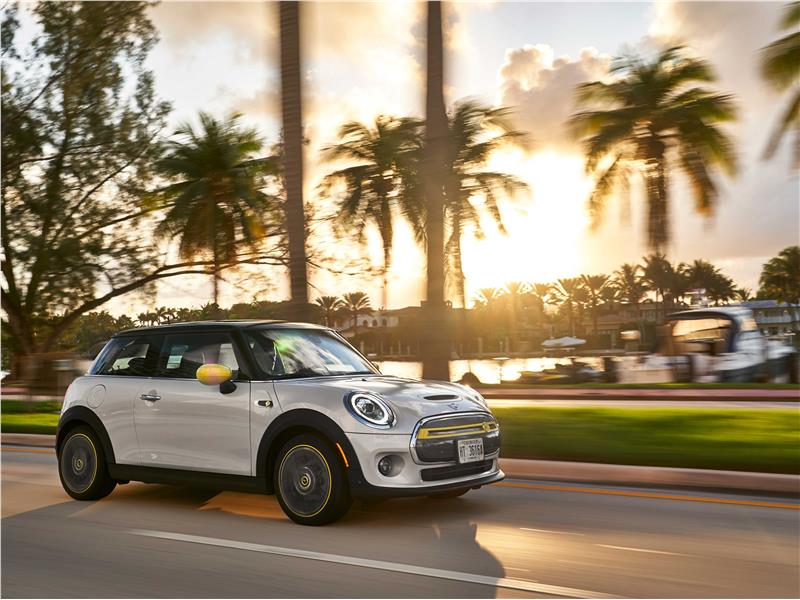 MINI ELECTRIC  Amerika’da Yılın En Çevreci Şehir Otomobili Seçildi