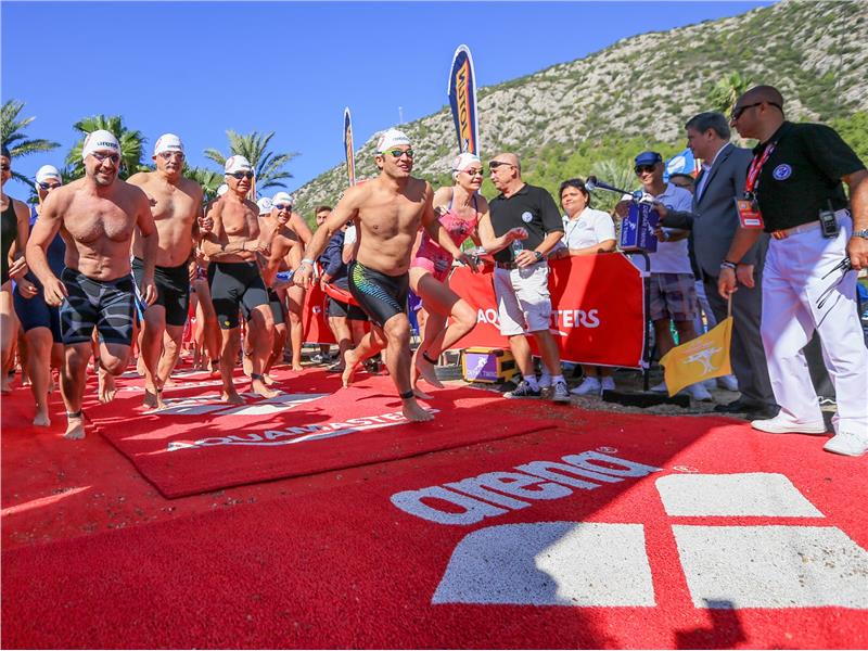 Aquamasters yarışmacıları finish çizgisini  Demir Sağlık güvencesi ile geçti