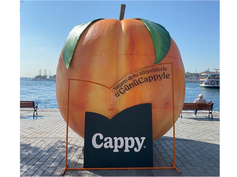 Cappy, Türkiye’nin Popüler Noktalarındaki Dev Meyvelerle Şaşırtıyor