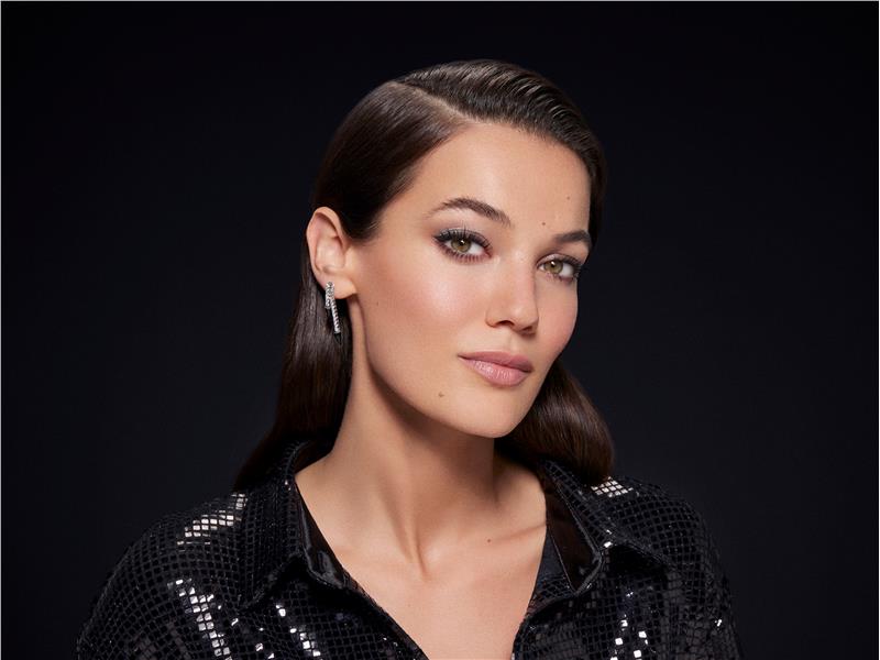 Pınar Deniz L’Oréal Paris ile   makyajın etkileyici dünyasının kapılarını açıyor!