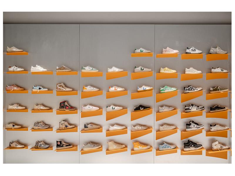 SNEAKER TUTKUNLARININ YENİ DURAĞI: SNEAKERS CLUB