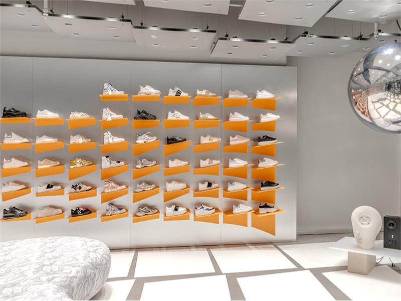 SNEAKER TUTKUNLARININ YENİ DURAĞI: SNEAKERS CLUB