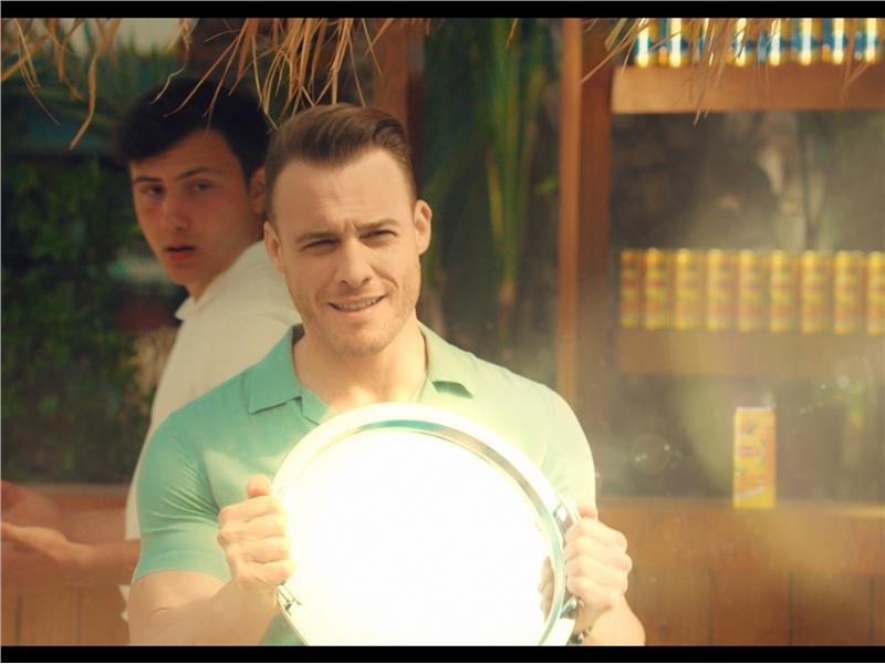 Kerem Bürsin Lipton Ice Tea ile yolculuğuna devam ediyor