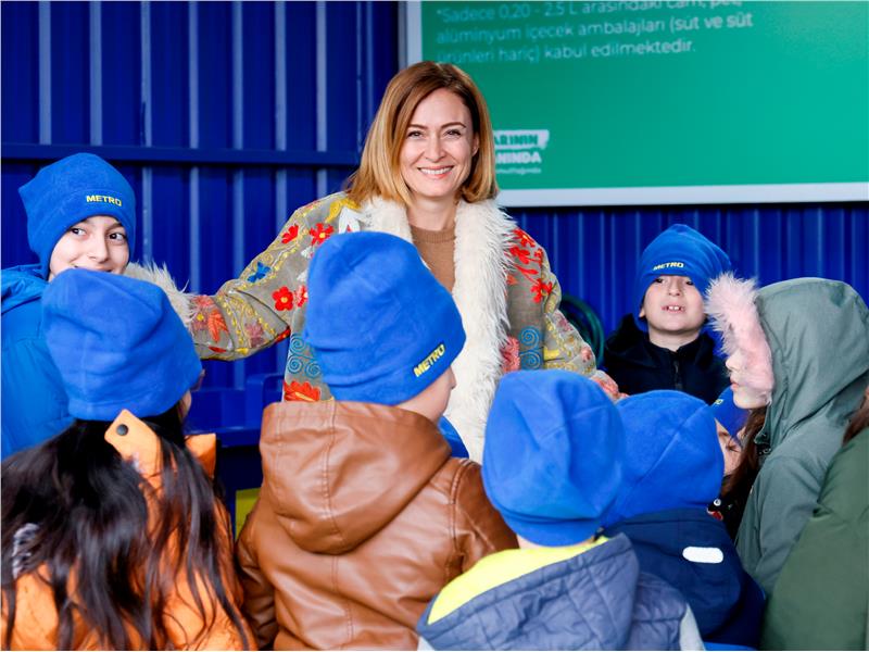 Ceyda Düvenci, Metro Türkiye’nin Depozito Alanında Çocuklara Geri Dönüşümün Önemini Anlattı