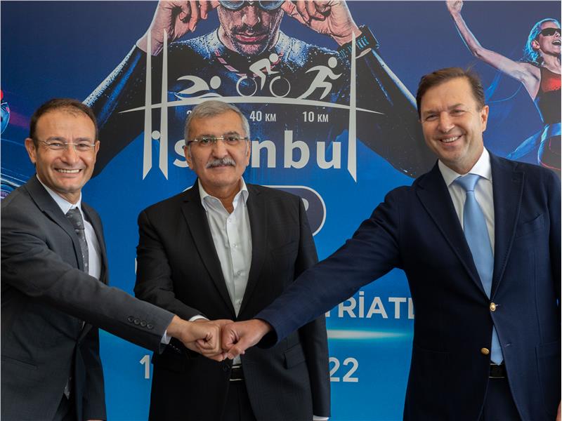 ORAL-B SPONSORLUĞUNDAKİ KITALARARASI TRİATLON YARIŞMASININ İKİNCİSİ YAPILIYOR