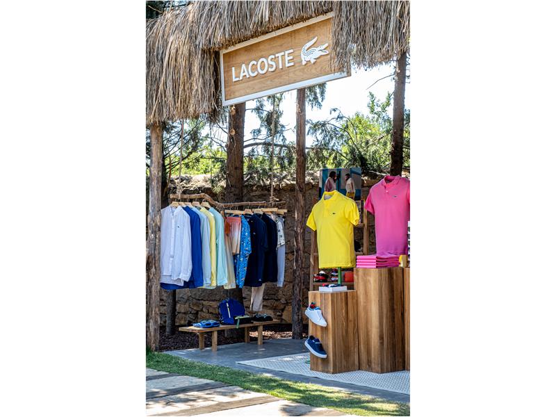 Lacoste Yaz Boyunca En Renkli Modellerini Satışa Sunacağı Pop-Up Mağazasını Çeşme Beach of Momo'da Açtı