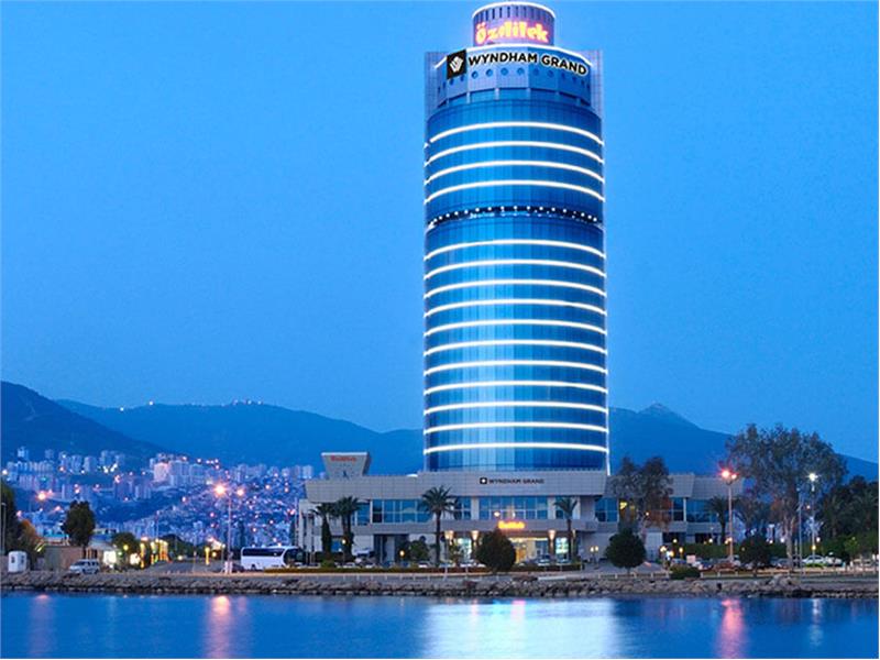 Wyndham Grand İzmir Özdilek ödüle doymuyor